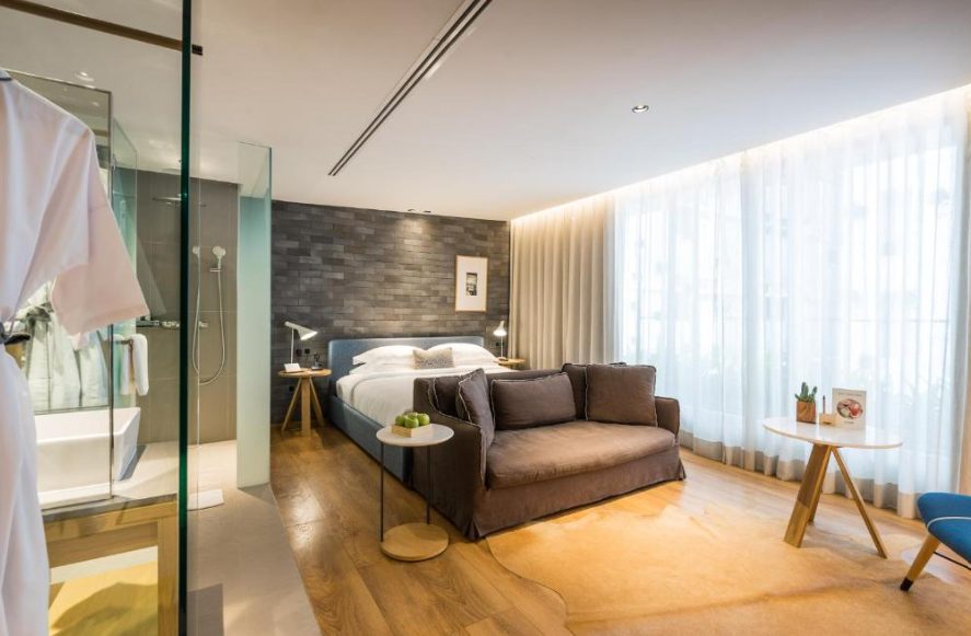 Ad Lib Hotel