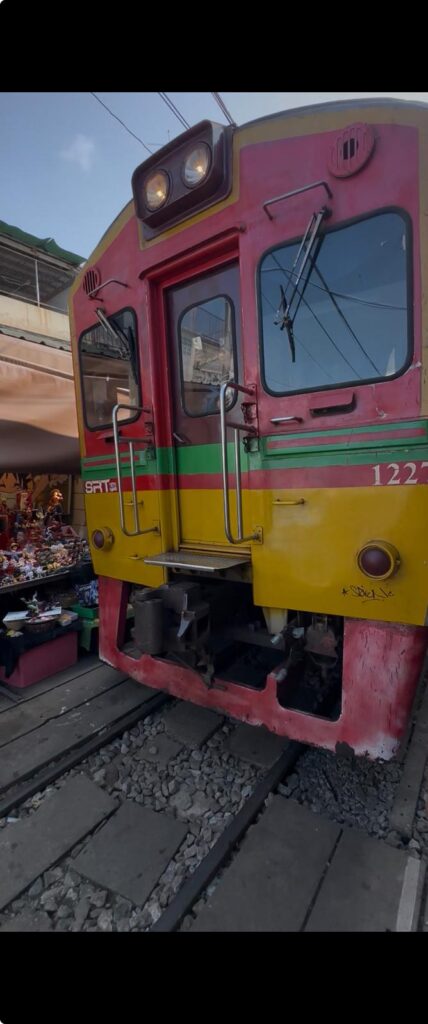 Maeklong railway market