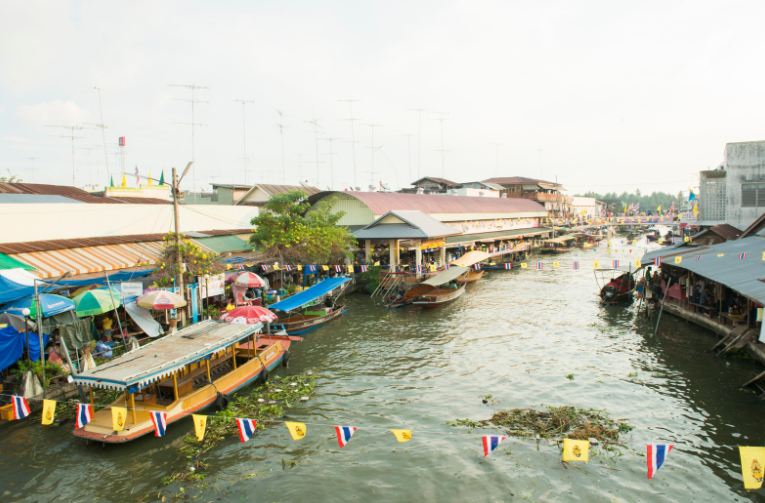 Amphawa riverside