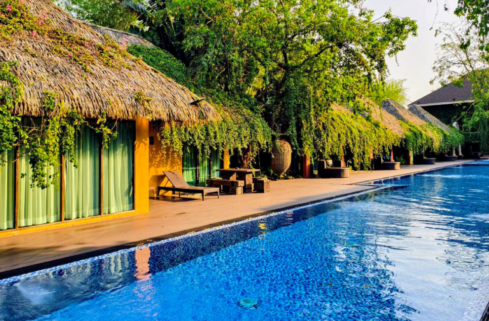 Khum Damnoen Resort
